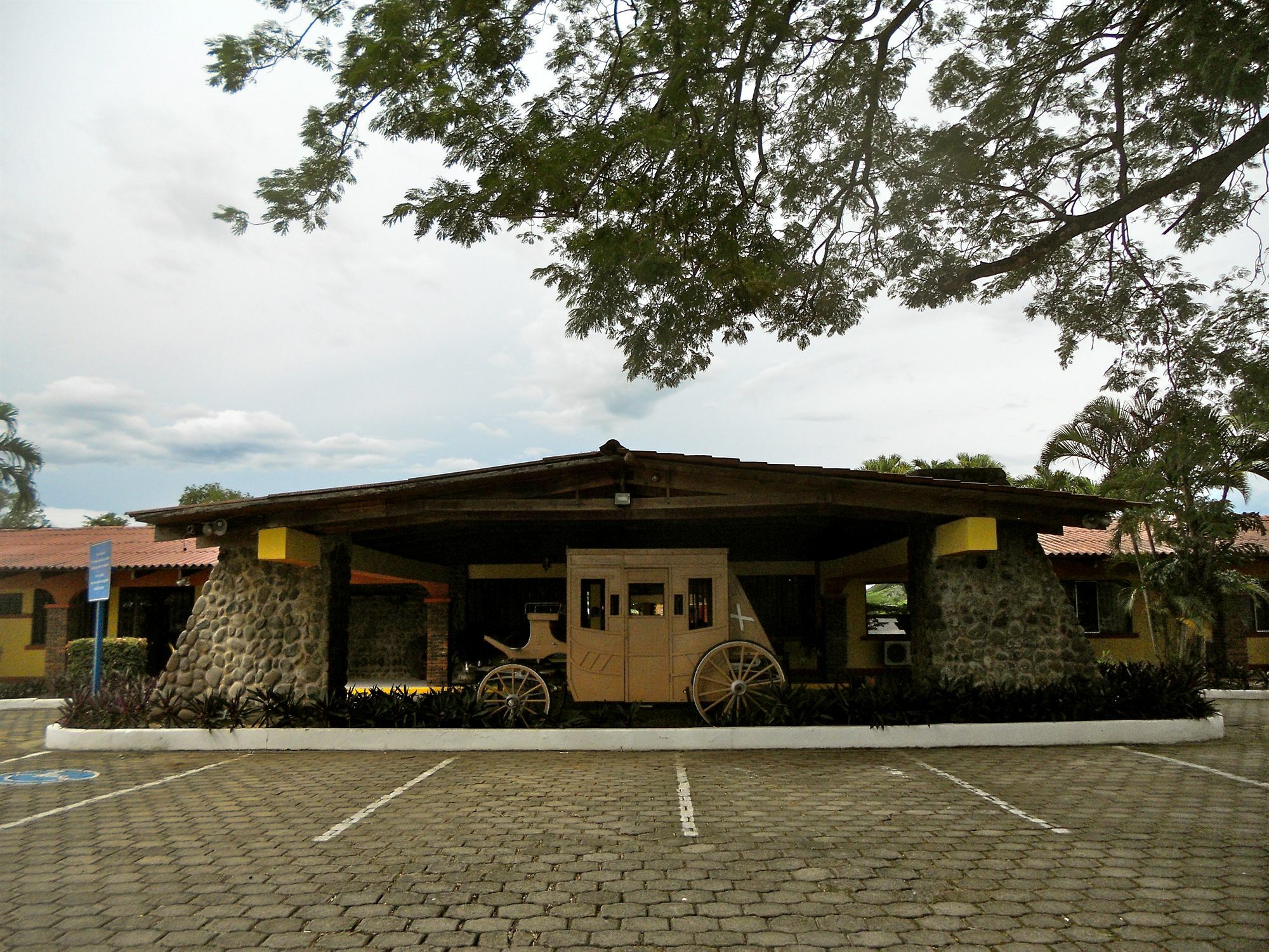 Hotel Las Espuelas, Bar & Restaurant Liberia Exterior photo